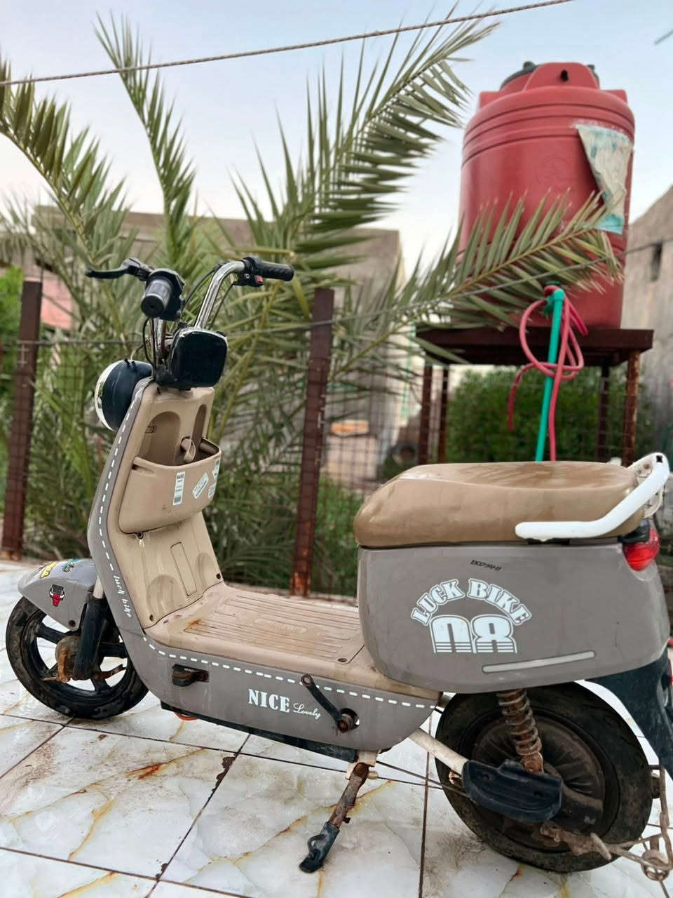 وحده بانزين 
والثانيه شحن ب٢٥٠ ثنينهن
***********
