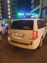 دوج كرفان 2016 SXT فول مواصفات (كلين💯)  * 7 راكب * أبواب كهرباء * جنطة...