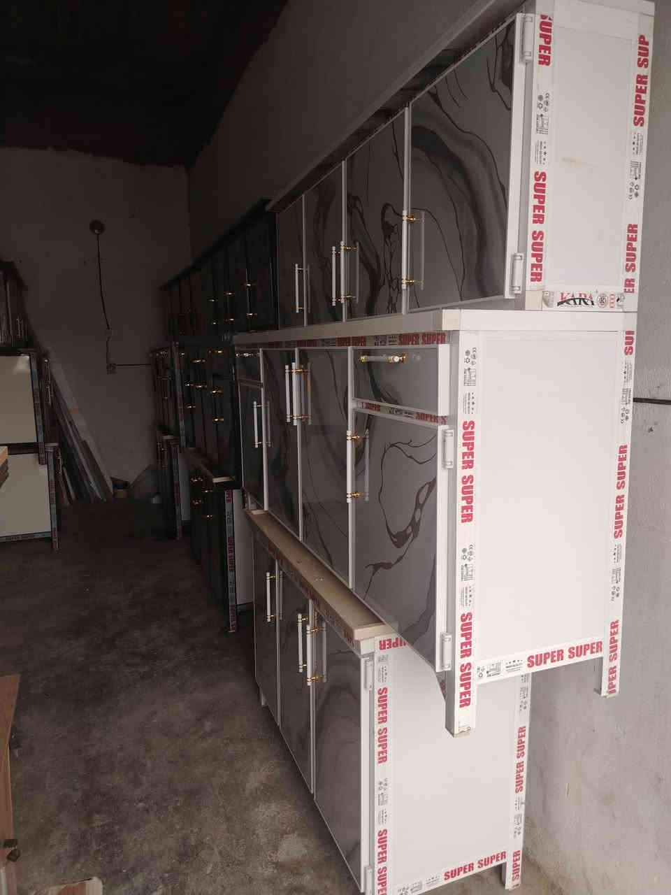 سلام عليكم وصول وجبه جديده في مزاد لأخوين العنوان المفرق الطرق والجسور مقابيل العزات بن تجه رايح عليه المفرق السعر اب 325 وبي مجال الاستفسار *********** كونترات جديد مترين والسنك مترا و30 يتوفر الالوان
