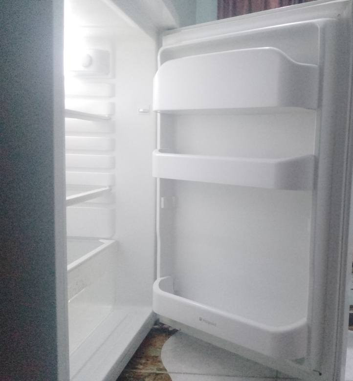 ثلاجة للبيع ترهم لعائلة صغيرة او لمكتب نضيفة 100%بالشرط سعرها 110وبيها مجال الي يريدها يتصل على ***********
