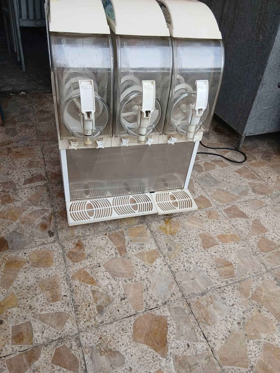 ماكنه ازبري إيطالي للبيع ***********السعر
