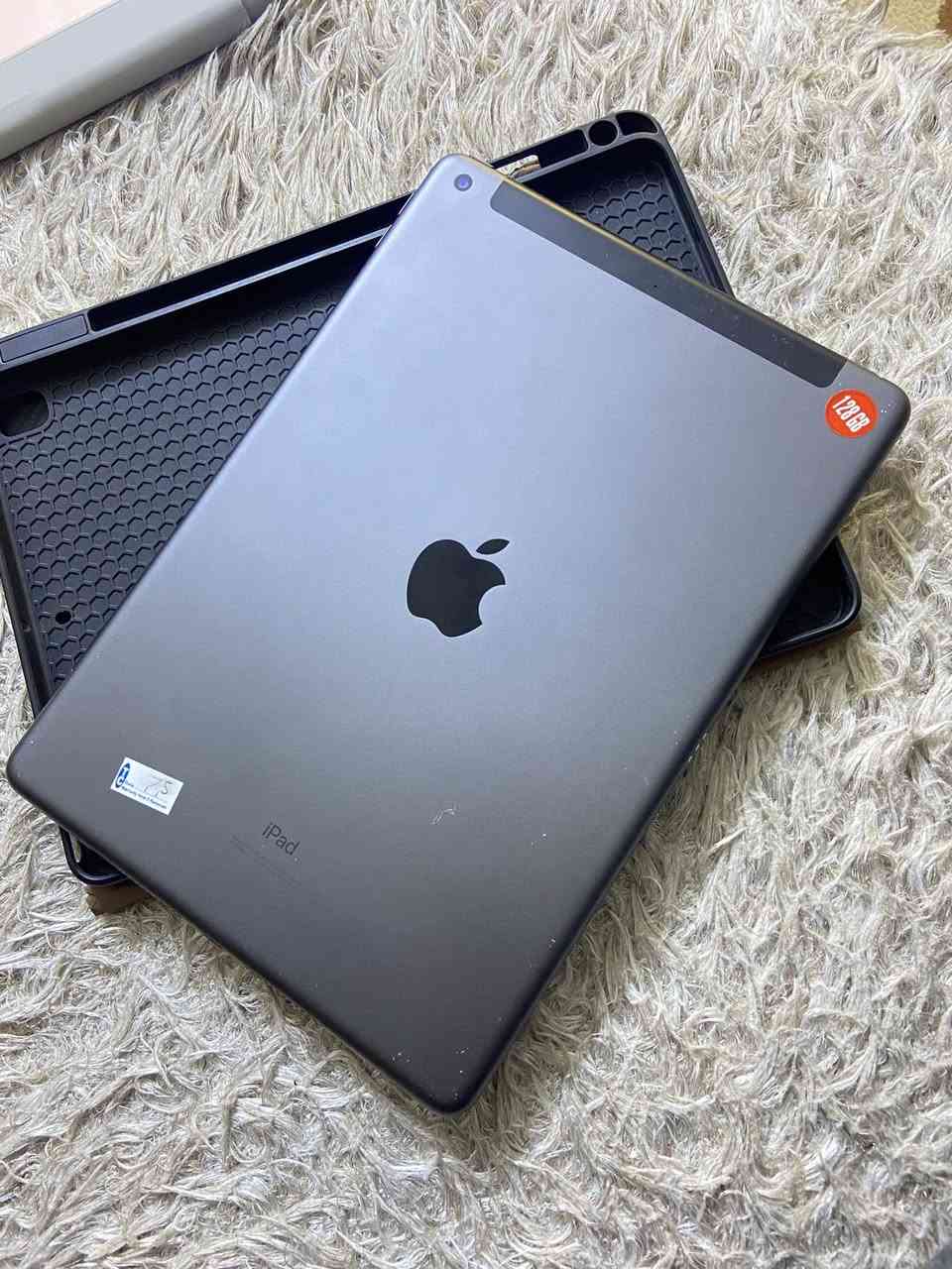 السلام عليكم
ايباد ٨ اسود ذاكره ١٢٨ نظيف كلش حلو  سعره ٢٧٥ 

ايباد ٧ وردي ذاكره ١٢٨ مبدل معالج وتاج  قييم اذا عجبني سعرك بالعافيه 
***********
