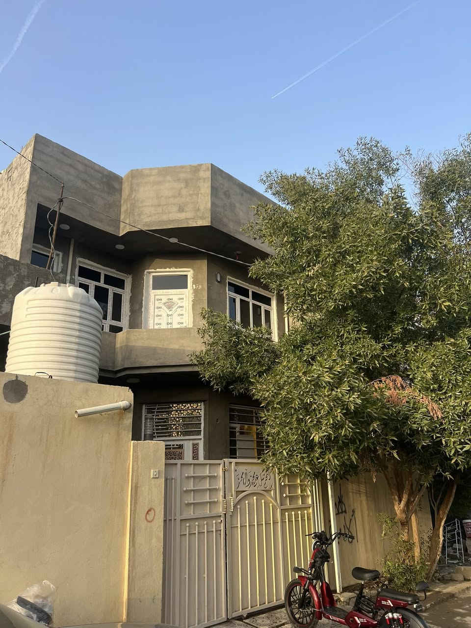 يا الله
السلام عليكم 
دار للبيع المساحه 150م
وجه 7.5نزال 20م
طابقين شغل درجه أولى طابو زراعي 
كامل من كل شي 
التحرير الحولي زراعي محمد ليلى يبعد عند جامع المدينه المنور 20متر فقط مثل مواضح عندك 
بيع فقط بدون مراوس الشراي يتصل ويدلل 
***********
