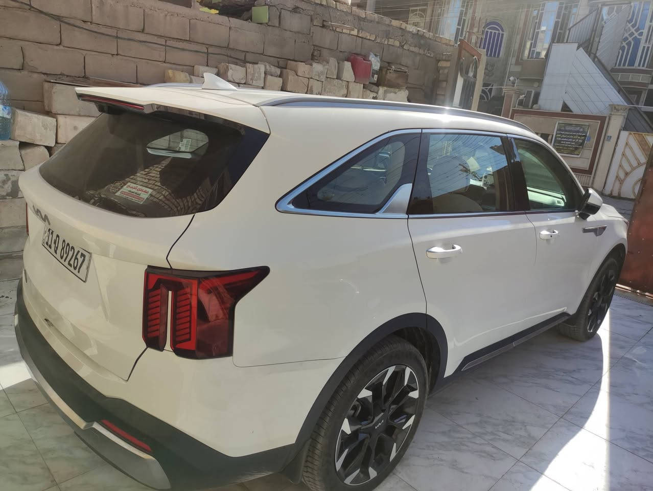 كيا سورنتو 2025 محرك ستة سلندر  3500 وارد خليجي رقم بغداد ماشية 18 الف كيلو
مواصفاتهه كثيرة ما اعرف بيهن بس الظاهر راح اذكرة
حساسات امامي وخلفي
كشن السائق والراكب كهربائي
مري شفط وصندوق كهربائي
كامرات عدد اثنين
ويل عشرين وداتاشو واوتو هولد
والكثير من المودات بالشاشة ما اعرف بيهن 
السيارة اخذتهه بالمراوس لذلك معلوماتي بالسورنتو بسيطة 
نتيجة الفحص بيهه بابين مبدلات شركة نفس اللون جهة العبري اثر حادث جانبي
السيارة مكفولة من الصبغ والبارد 
السعر ثلاث شدات غير قابل للتفاوض وخير الكلام ما قل ودل
السيارة موجودة بالبصرة اي استفسار اتصل 
اتصال وواتساب   ***********
اتصال فقط.    ***********
