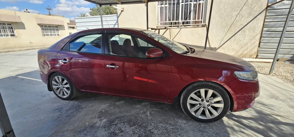 🚗 كيا سيراتو 2012 خليجي – فول مواصفات
📍 رقم بغداد الجديد

المميزات:
✔️ فتحة سقف
✔️ بصمة تشغيل
✔️ شفتات ستيرن
✔️ مرايا شفط + إشارات بالمرايا
✔️ مرايا كهرباء
✔️ حساسات
✔️ يدات نيكل
✔️ 5 ويل كب

الحالة الفنية:
🔧 مكينة كير سليم 100%
🔧 صدر جديد
🔧 تايرات جديدة
🔧 منظومة غاز جديدة

الملاحظات :

ضربة خفيفة بالجاملغ الخلفي ومصبوغ

الجنطة والباب توحيد لون 
 البنيد والجاملغ كلير فقط
الايرباك سليم
السونار موجود

🚘 السيارة جاهزة وما بيها أي نقص

💰 السعر: 88   

📍 الموقع: بغداد – الغزالية
📞 للاستفسار: ***********
