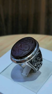 هذا خاتم فضة مميز يحتوي على حجر كريم فضه عيار 950 السعر 350 الف دينار