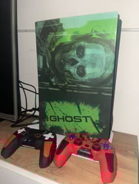 بلي ستيشن 5 للبيع   كامل ملحقات كارتون مع جوستك عدد ثنين اصلي مع ستاند...