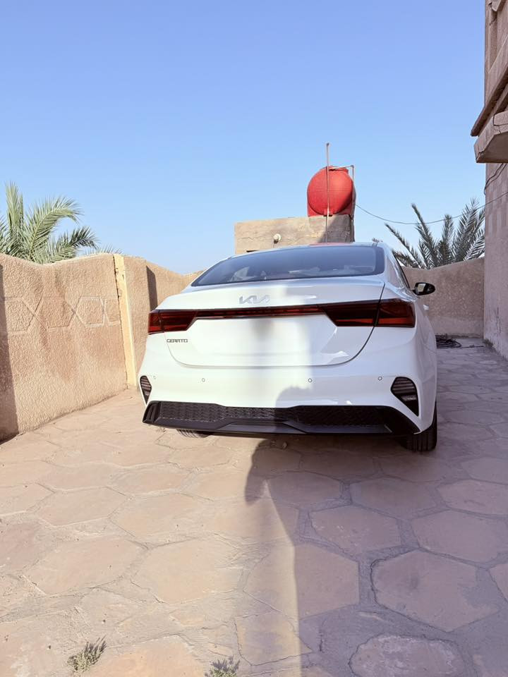 سيراتو 2024 
مواصفات محرك 1600
سياره مواصفات عاديه 
ماشيه 90 وقابله للزياده 
سيارة خليجي كفاله عامه من صبغ او ضربه
سعر 175 وبيه مجال بسيط للشراي 
رقم للاستفسار ***********
