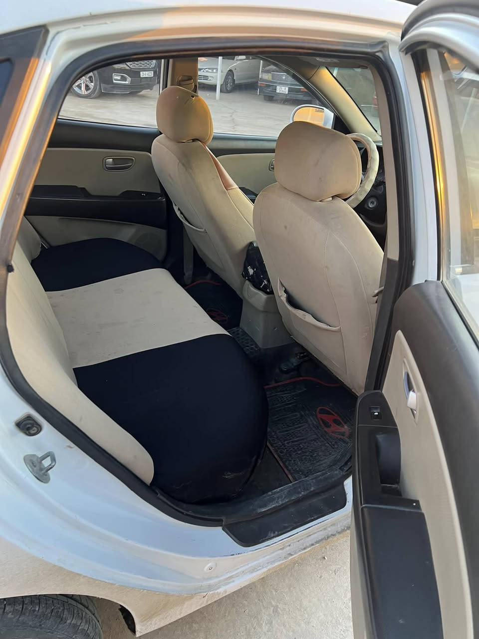 سلام عليكم 
افانتي للبيع
موديل 2009
ضرر جاملق فقط بدون دواخل 
كير ومحرك شرط 
تواير وصدر جدد
السعر 108وبيها مجال للطيبين 
الرقم ‭0782 142 5683‬
