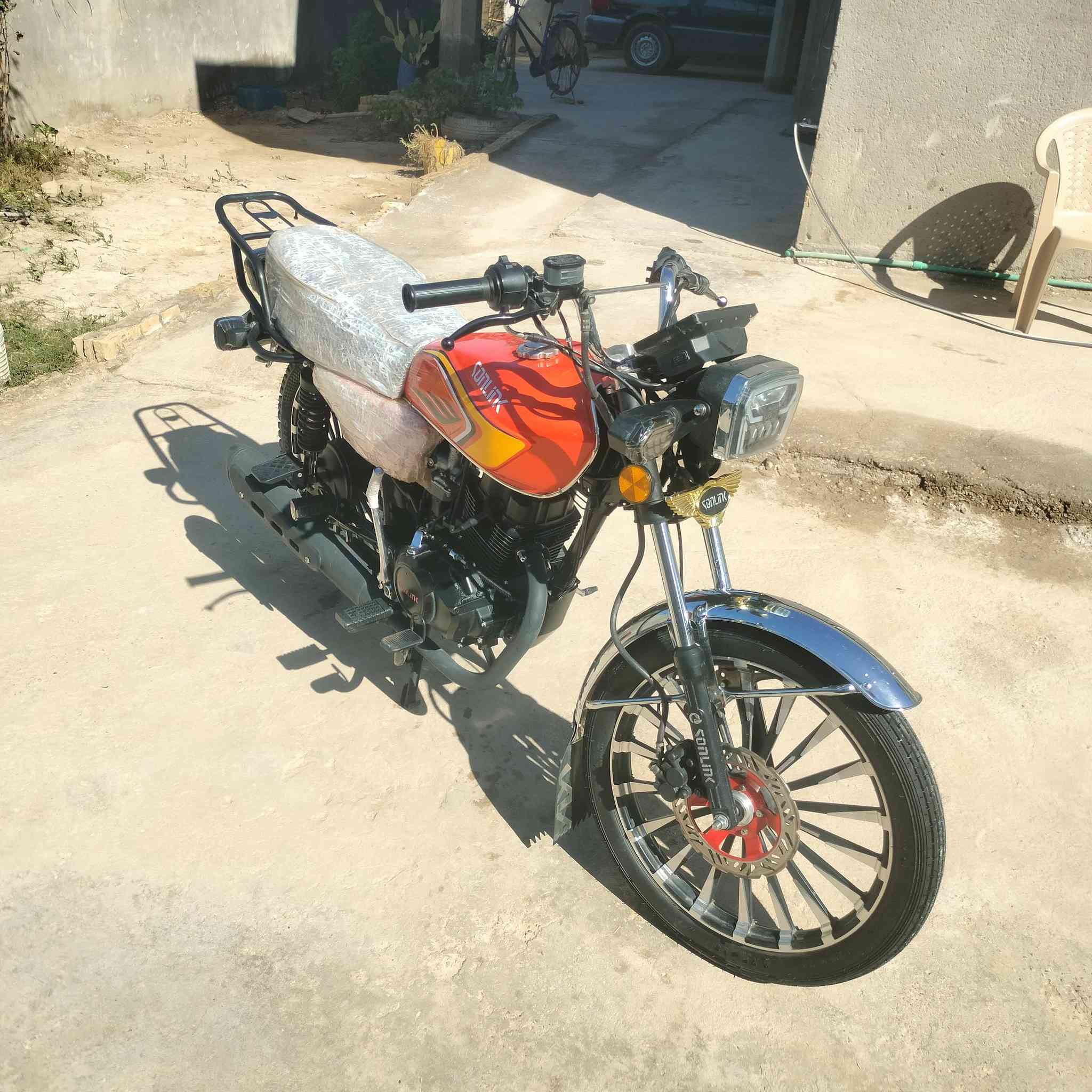 يا الله السلام عليك دراجه سافان 25 ضاقطه وزنجيل دراجه كلش نضيفه بعد احلى من الصوره محرك مكفول تايرات جدد شاشه كلها شغاله تراي وين متريد أوراقها 3 اشاير شقاله يعني جديده بمعنا الكلمه مكانها واسط العزيزيه *********** اتصل وتدلل
