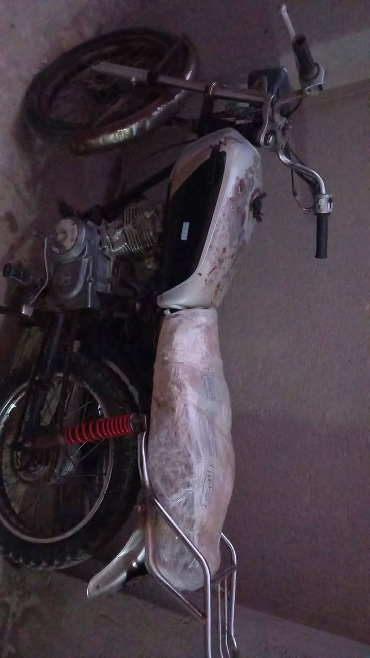 دراجه ارشه البيع كلك درجه نضيفه مل شغل 
كهريايته شغاله تيرات نضاف شاصي نضيف
مكانه رميثه ابوصريفه  سعر  225وبيه مجال 
***********
