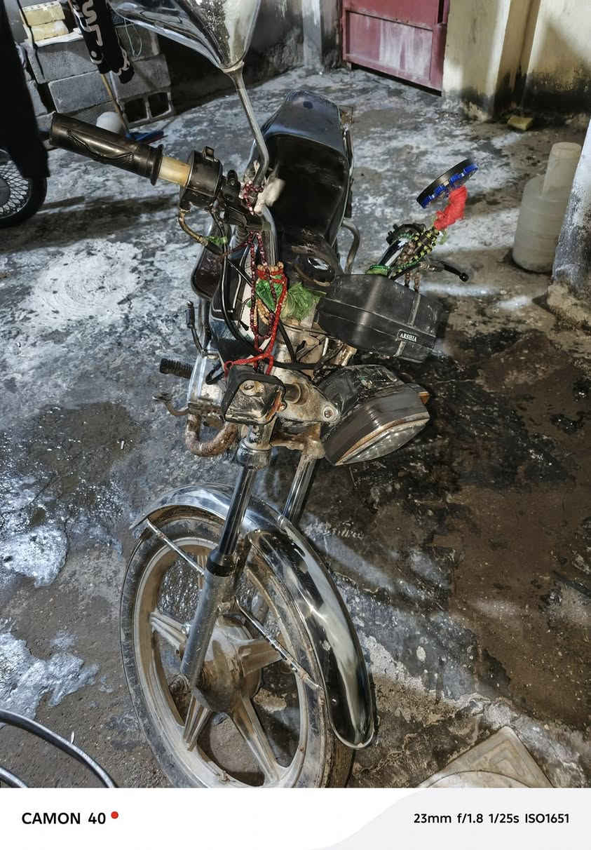 السلام عليكم دراجه سافان موديل 2009 أوراق مابيها اكفلها من سرقة مكاني واسط قضاء العزيزية الخماس السعر 250 وبيها مجال دراجه خير من الله شغل وطلع كهربائيات كلها شغاله ***********
