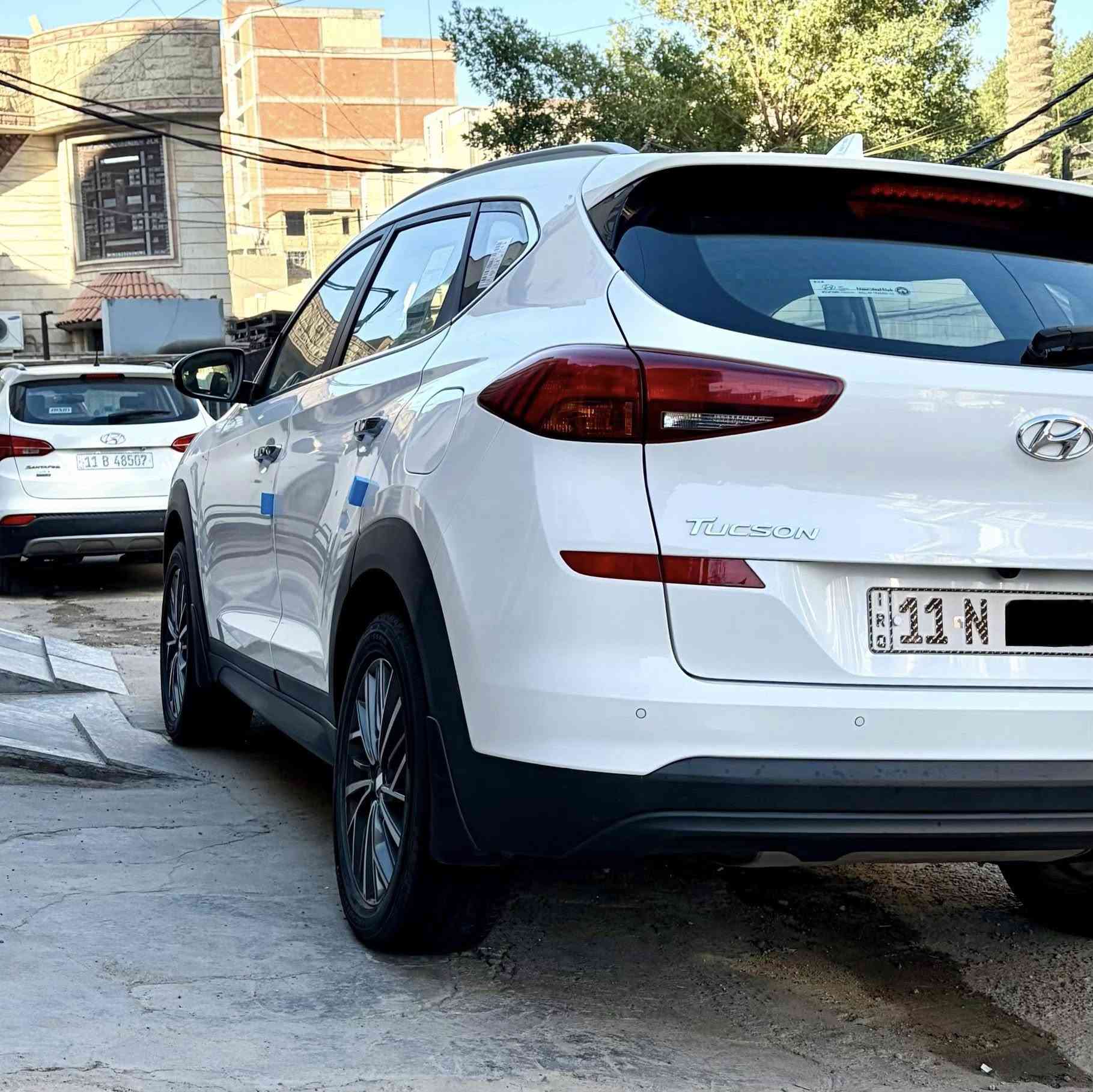 هونداي توسان ( ٢٠٢٠ ) خليجية شركة ( الكاصد ) كامل مواصفات عدا البانوراما رقم بغداد الدولي الجديد ( بأسمي ) هزة جديدة وسنوية مجددة لغاية ( ٢٠٣١ ) ماشية ( ٣٧ ) ألف كم مكفولة من الضربة والصبغ والفتح والتبديل والحالوب والرصعات . محرك ( ٢٠٠٠ ) دوش وتخم تاير جديد قبل يومين بدلتهن وذبية الاصليات وهاند بريك بالرجل . السيارة مواصفاتها كلها أصلية مال شركة الكاصد من البصمة / اريل نفكيشن / شاحن وايرلس/ شاشة وكامرة اصلية / حساس امامي وخلفي / درايف مود ثلاث وضعيات قيادة / تبريد قطعتين / كشنات مخمل بلادية / مري شفط وترحيب وغيرها . سبيرها مانازل وعدتها كاملة من البردة الخلفية والبصمات عدد ( ٢ ) الئ الشبكة والنفاضة . أخواني السيارة جديدة وجاهزة بدون اي نقص بعدها علئ وضع الشركة وللتواصل ( *********** ) وعنواني بغداد - الكرادة  .
