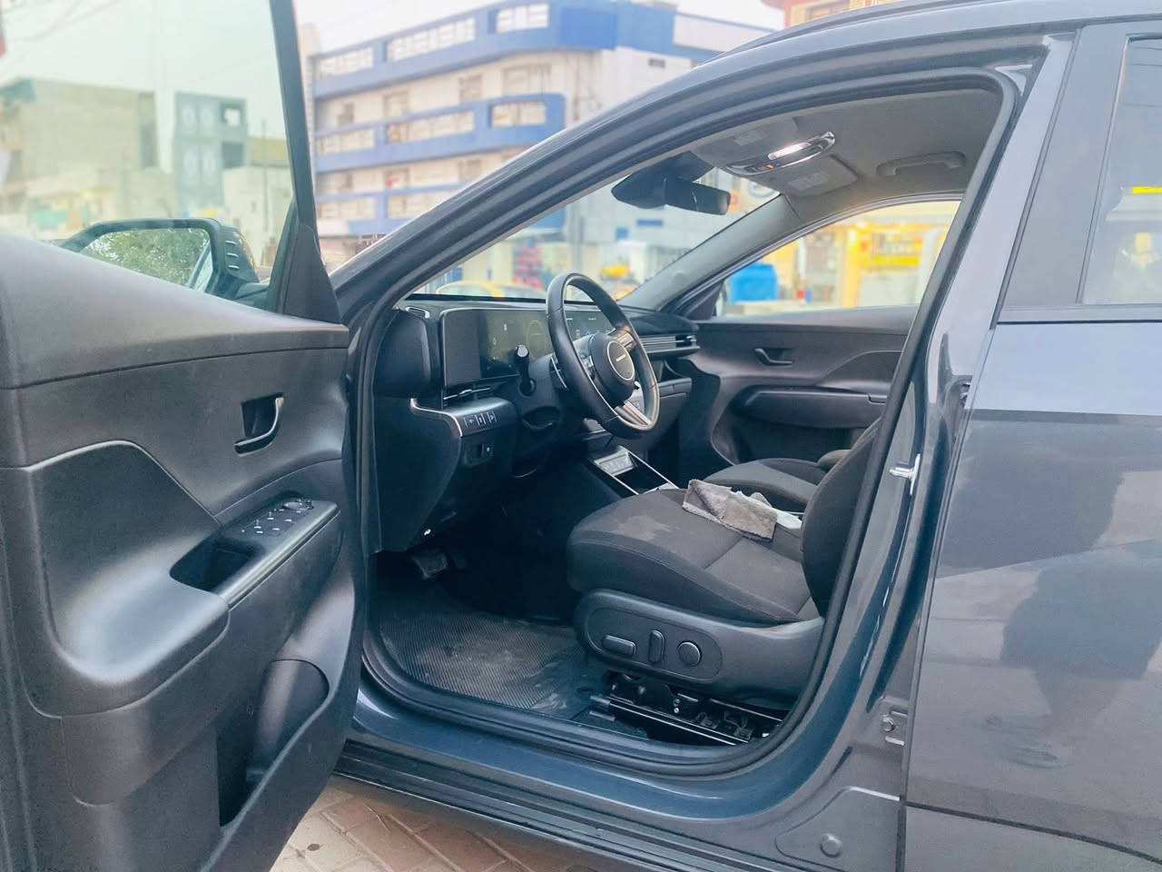 سلام عليكم👋
🚗 كونا 2024 sel بلاس
وارد امريكي 
ماشية16 الف ميل 
📍مكان السيارة بغداد الحرية شارع المدارس 
☎️الاتصال

***********

رقم بغداد انكليزي بسمي

المواصفات 
🔹محرك 2000دوش
🔹كير تعليك 
🔹بصمة تشغير 
🔹تشغيل عن بعد 
🔹هند بريك بصمة 
🔹شاشة دجتل متصل لمس تدعم نظام اندرويد اوتو وكار بلي
🔹نظام ترحيب عند الاقتراب 
🔹بصمة الابواب لمس
🔹جام اوتو  عند الضغظ على فتح الابواب ينزل تلقائيا 
🔹كشن سائق كهرباء 
🔹رادار امامي خلفي نقط عمياء
🔹تحديد مسار وتحذير عند الخروج من الخطوط
🔹اوتو بارك عند الاقتراب 
🔹انظمة قيادة نورمال+سبورت
🔹اوتو هولد
🔹نظام صعود منحدرات 
🔹اشاير بلمري 
🔹تبريد بيانو مناخي منفصل قطعتين امامي خلفي 
🔹تدفئة كشنات
🔹شحن واير لس و تاب سي
🔹تحكم استيرن اربع جهات فول +ستيرن رجاج عند التحذير 
🔹كامرة خلفية دوارة فول HD 
‏🔹المراية الوسطية اوتو دم يعني الوراك من يشغل عالي ميعكس على سائق صير سودة
🔹حادث السيارة 
جاملخ ايمن + بنيد مبدلات ومصبوغات والدعامية الامامية مبدلة نفس الون
السعر 173 وبيهة مجال
