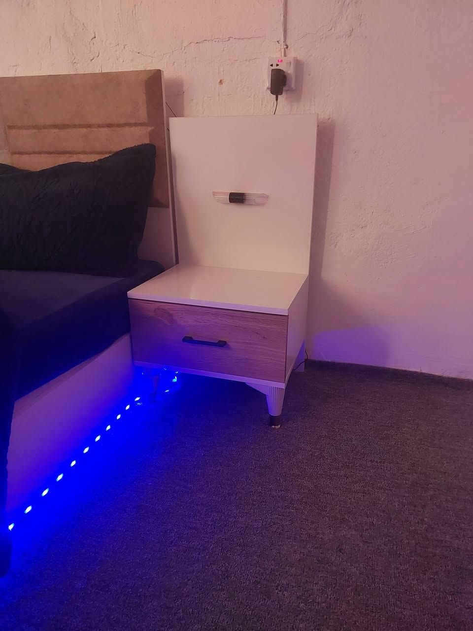 سلام عليكم اخوان غرفه جديده مثل ما موضح بل صوره غرفه تركيه مدت الاستعمال شهرين فقط سعر 600بيهامجال محتاج اريد ابيعها الاستفسار هاذه رقمي ***********
