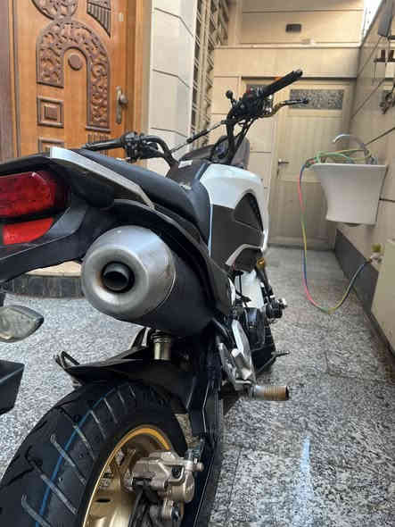 السلام عليكم دراجة هوندا كروم ياباني نضيفه ومكفوله اوراق كاملة السعر 1350 وبيها مجال مكاني بغداد الشراي يجي خاص او الاتصال على الرقم ***********
