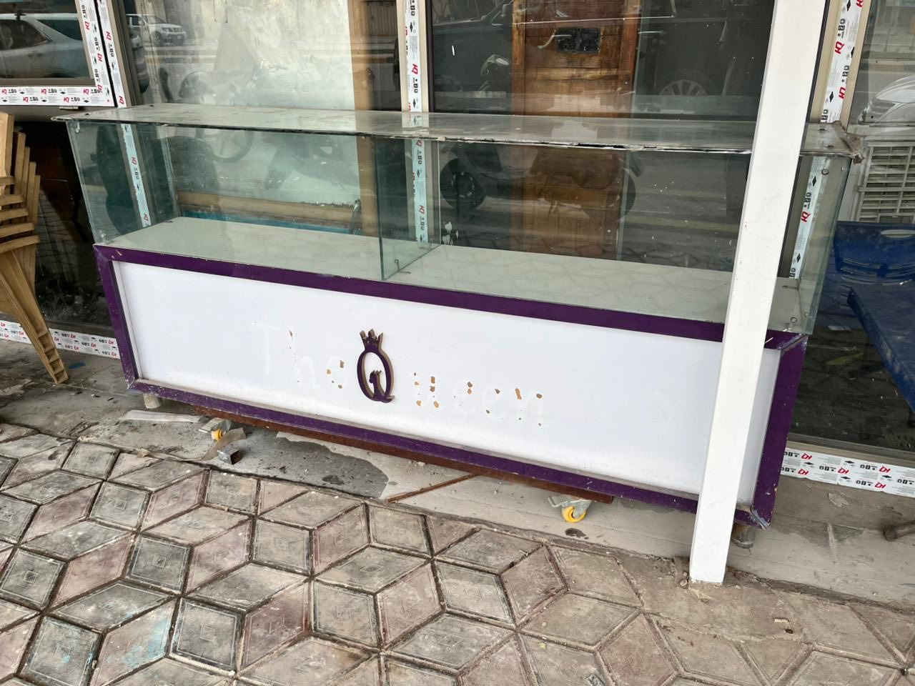 سلام عليكم ميز عرض يرهم الاي شي نضيف ومرتب الله شاهد مسوي ٢٥٠ قيم باليرضي الله وتعال اخذه 
النجف حبي الحسين 
*********** واتساب وخط موجود
