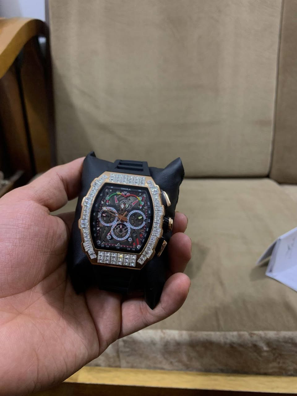 ساعة اصليه ماركه ONOLA اوتاماتيك 
مع العلبه والكتيب الخاص بيها
قيم وبالعافية


**إذا كنت صاحب هذا الإعلان وتريد حذفه لأي سبب، رجاءا أرسل رسالة إلى الدعم الفني**