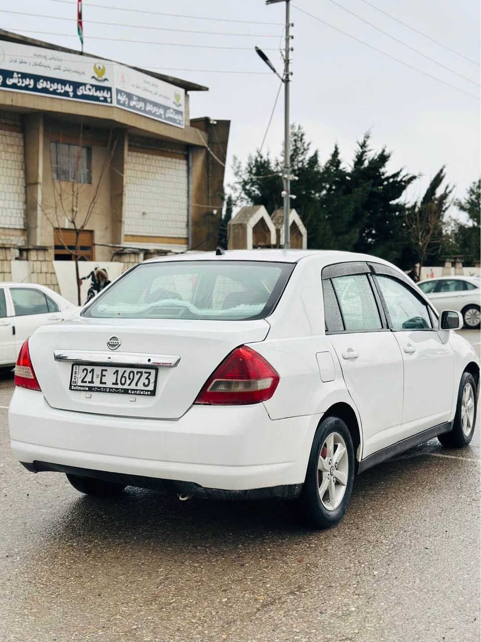 ڤێرسا سندوق مۆدێل 2011 حیزام نیە ئێمە بە حیزام دەیفرۆشین سەیارەکە هەتا بڵێی توند وتۆڵە قنجێکی بچوکی هەیە لە پشتەوە گێڕ ئۆتۆماتیک سەنەوی نوێیە 4 تایەی لۆکی لەسەرە.  ژم:*********** رانية, السليمانية
