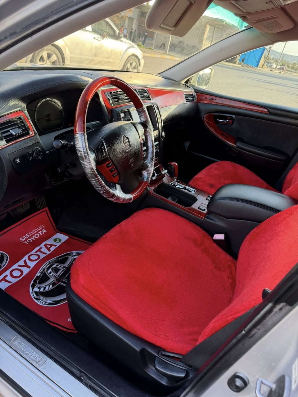 48 $ قفل قفل تۆیۆتا کراون 2005  براوە 180 کامل بەرمەجەو تەرتیبات شوشەیی تاقانەی هەموو عێراق
ویلی مایباخ 
سێ دووگمە
ناو رەش 
ساج سور
سوکان حەیزەران
لایت ناوچەی کوێر 
زۆر مواسەفاتی تر 
 سەیارەکە هی ماڵە هی مەعرەز نییە کامل کامل مسرفە برێکی بەستراوە دەعامی بۆ دەعامی بەشەرت
قرچو دەعمو لیدراوی کەڤەر گۆراو بەشەرتی یەک هەفتە
سەقفو حیزام بەشەرت سێ پارجەی بۆیاخە سەیارەکە
چرکەی تیا نییە هەموو گیانی دینار مەسرەفی تیا نییە رۆنی تازە گۆراوە
ئەگەر مشتەریت پەیوەندی بکە 
سعری تەنها 48 $  قفل قفل قفل
***********
