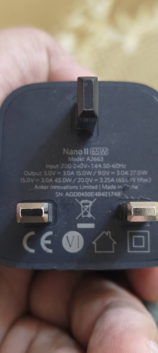 شاحن انكر مستخدم نظيف شغال
السعر 22 الف مع التوصيل العدد محدود

Anker Nano II 65W)
​الموديل: A2663.
​القدرة القصوى: 65 واط (يدعم تقنية GaN II التي تجعل الشاحن أصغر حجماً وأقل حرارة).
​المنافذ: منفذ واحد USB-C.
​التوافق: يشحن الهواتف (iPhone و Samsung)، الأجهزة اللوحية (iPad)، وحتى أجهزة اللابتوب التي تدعم الشحن عن طريق USB-C (مثل MacBook Air و Dell XPS).
​تقنيات الشحن: يدعم PPS (مهم جداً لشحن أجهزة سامسونج الحديثة بالسرعة القصوى).


**إذا كنت صاحب هذا الإعلان وتريد حذفه لأي سبب، رجاءا أرسل رسالة إلى الدعم الفني**