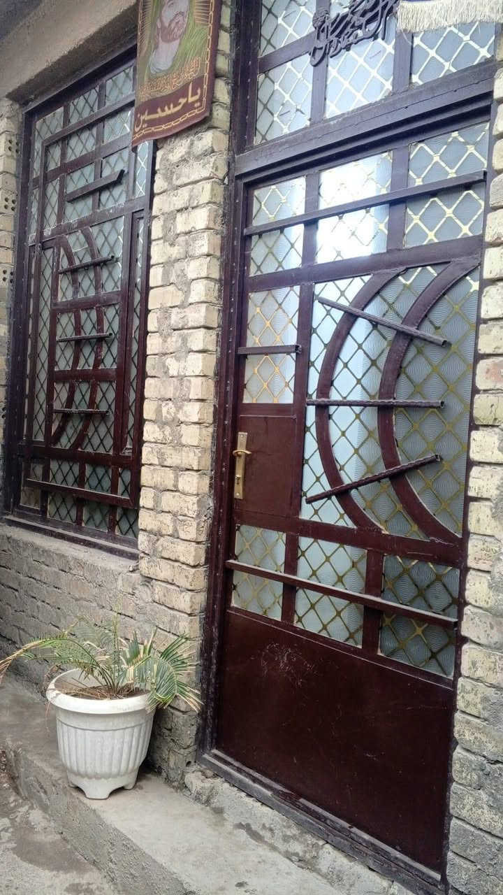 السلام عليكم دار للبيع 100 متر بغداد الكمالية بستان علي كمال عل شارع اول شارع تقاطع مرطبات  ***********
