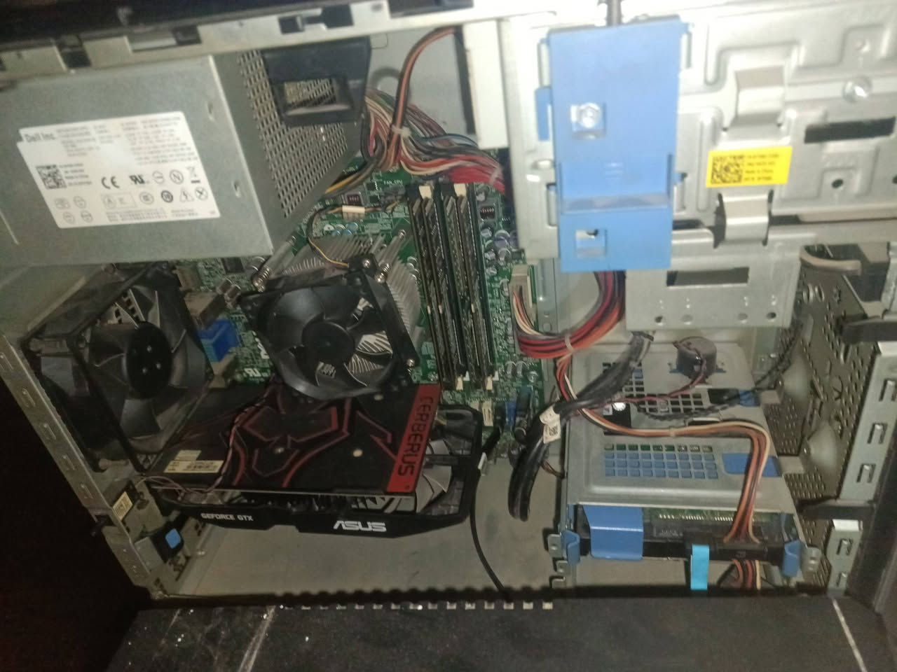 حاسبه للبيع او مراوس بشاشه مال حاسبه 

كرت الشاشه:    NVIDIA GeForce GTX 1050 Ti 4g

المعالج:  Intel Core i5 3470

الرامات:    16GB DDR3

التخزين: 500g hhd
ويندوز 10 كامله بس تشغل ومنصب بيها محاكي الحوادث ورزدنت ايفل 4 

وياها كيبورد وماوس 
 اريدها ب190 مكاني بغداد حي الجهاد راسلني خاص


**إذا كنت صاحب هذا الإعلان وتريد حذفه لأي سبب، رجاءا أرسل رسالة إلى الدعم الفني**