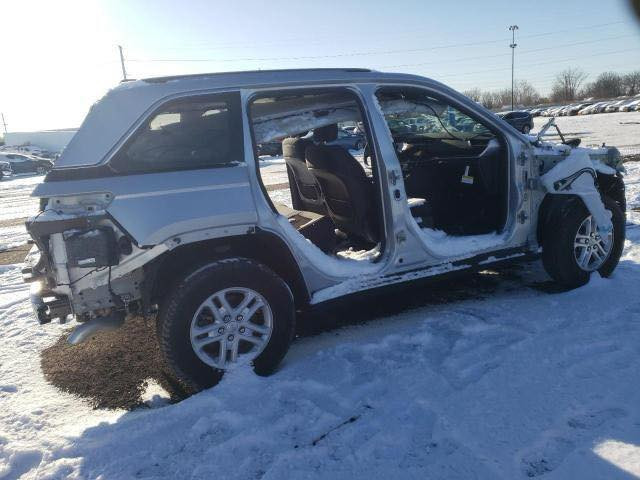 السلام عليكم
سياره جيب لاريدو موديل ٢٠٢٣ لون سلفر ٥ راكب  بانزين محرك ٦ سلندر ٣٦٠٠ سياره جديده بمعنى الكلمه كامله من كلشي محرك و كير و اكسن بس حادثها سرقه ابيعها على وضعها سياره مدفوع الكمرك مالتها وكامله اوراقها وباسمي 
العنوان السيديه  و السعر ١٤٨ وبيها مجال  رقمي *********** وبي واتساب
