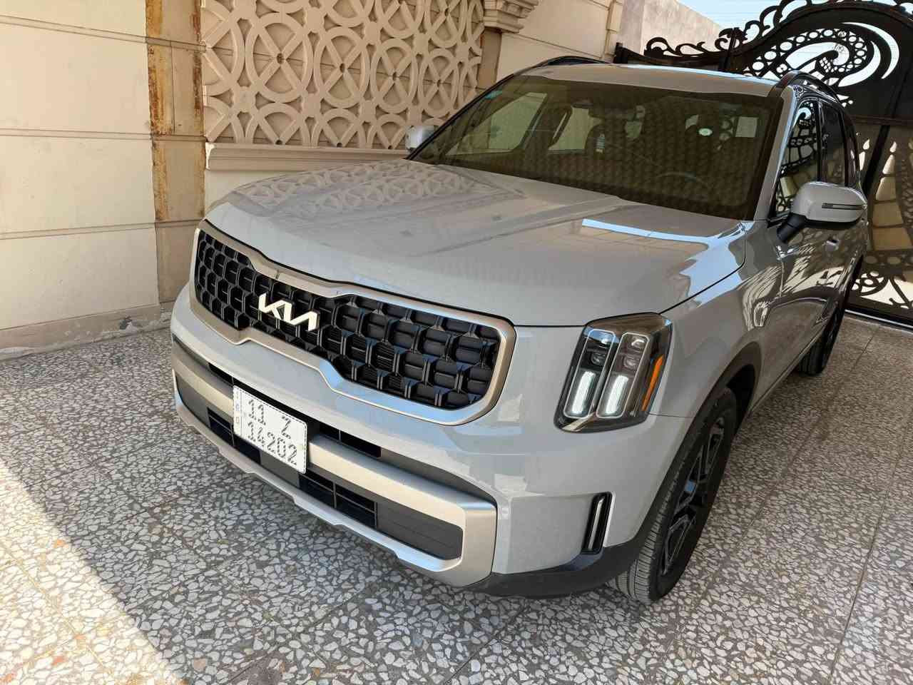 السلام عليكم…كيا توليرايد EX-Xlinموديل 2023رقم بغداد تحويل مباشر 
لون سمنتي فاتح (سموك)
حادث خلفي قبق جنطه وصبغ جزء من الجاملغ 
ممشى السياره 25الف كيلو 
السياره جاهزه من كل شي 
بحاله الزيروووو واحلى 
جاهره من جميع النواحي 
سعر السياره 295وييهه مجال للجادين 
العنوان بغداد الجديده او كم ساره 
رقم ***********
