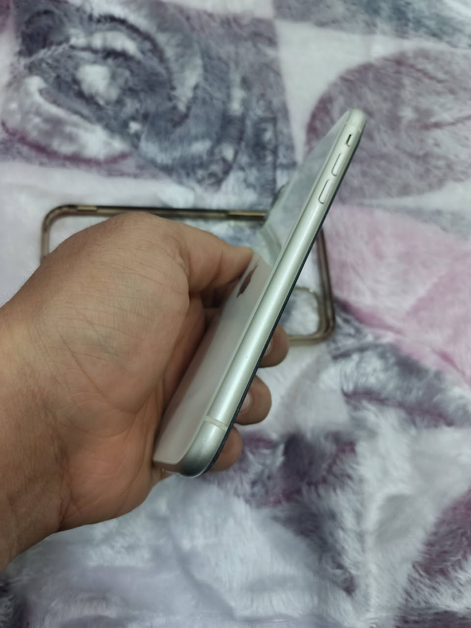 سلام عليكم إيفون 11 للبيع أو مراوس ذاكره 128 بطاريته 94 مابدل بي أي  شي فيس ايدي شغال كل شيء شغال بلجهاز نموذجM السعر ٢٦٠وبي مجال
مكاني بغداد مدينه الصدر 
*********** 
***********
