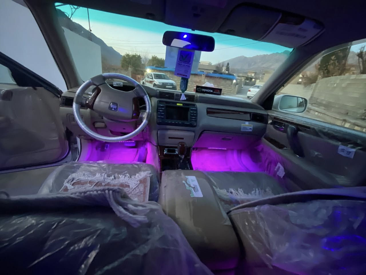 مەلیکە مووس موس  
مەکینە گەوەرەی ١٧٥

٣دووگمەو پەردە

پشتو دوای کریستال

٤کوشن کارەبا 

کوشن جلد 

سەیارەکە لۆک لۆکە

بەس شوین مەسەکانی بۆیەخە

یەک چالو شوختی نیە

نرخ٥٢محەمەلە

***********
