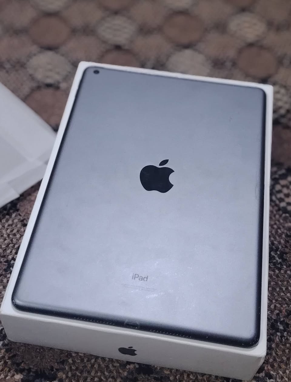 اليباد للبيع السعر خاص الجهاز بطاريه 90 ذاكره 64 الجاز ما مفتوح ماطاب تصليح الرقم ***********
