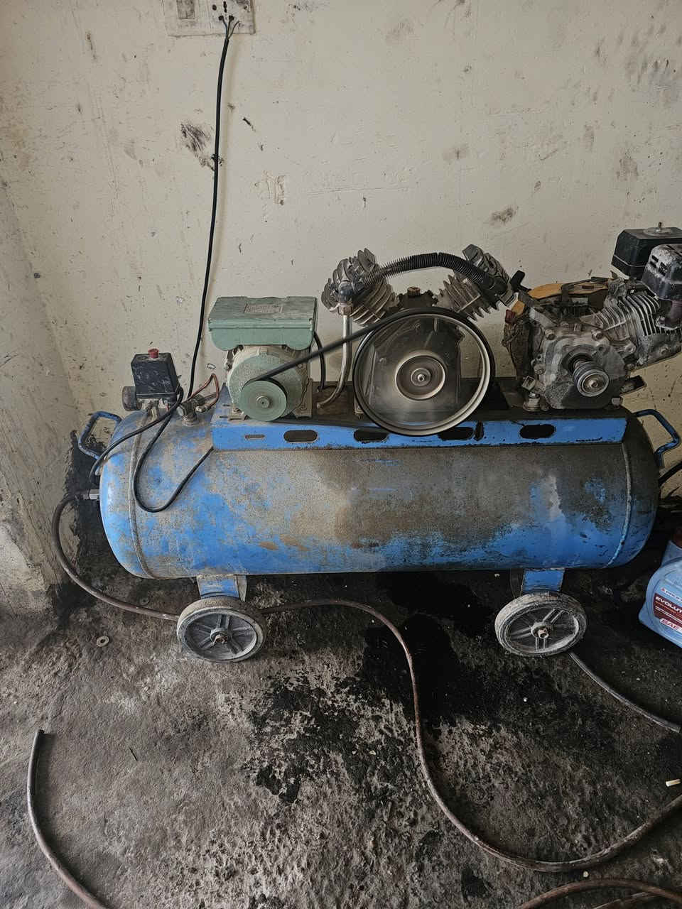 كمبريسر شرط الشغل ونضيف 250لتر ماطور شغال والبانزين هم شغال ومابيه كل نقص تجي تفحصه وتاخذه سعر 350 وبي مجال *********** مكاني كربلاءم
