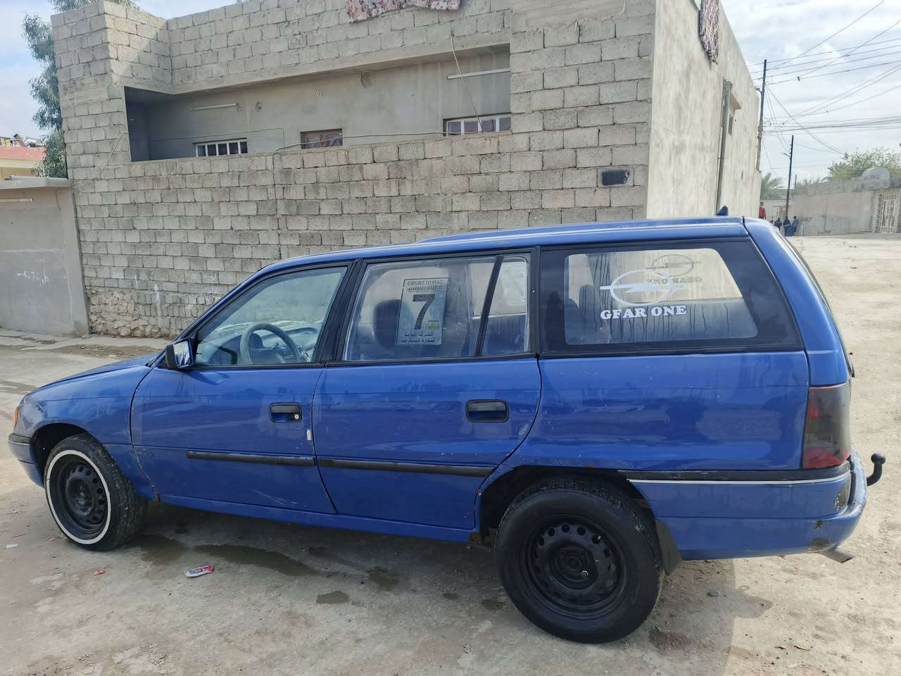 استرا
موديل 93
شرط الوكاله والتحويل من ابو السنويه 
صبغ بس الدوير محرك نضيف 
السعر 33
رقم الموبايل 
***********
