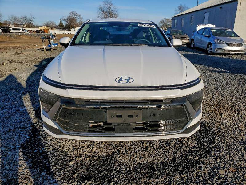 (اعـــــــــــــلان مــــــــــــــــزاد 📢 ) 

2026 HYUNDAI SONATA SEL SPORT 

هيونداي سوناتا سبورت : ٢٠٢٦

حالة السيارة : تعمل وتسير 

ضرر السياره : كما موضح بالصوره

تاريخ الــــــمزاد الجمعه : 2026/2/13

وقت المزاد الساعه : السادسه مساءا 

اللـــــــــــــــــــــــــــون : ابيض 

عداد المسافه : 4.295

حجم المحـــــــــرك : 4 سلندر 2.5

مدة الوصول : 60 الى 75 يوم

للإشتراك في المزايدة يرجى الحضور الى  مكتبنا للـتأكيد على تثبيت السياره المزاده.

العنوان : النجف الاشرف قضاء المناذره( ابوصخير) شارع حيره ابو صخير مكتب عمار لمزاد السيارات الامريكيه 

               تلفون 
              *********** واتساب
              *********** للاتصال
               عمار ابو عباس
