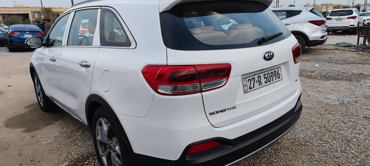 السلام عليكم معرض الماجد يرحب بكم احبتي 🥰🥰😍 
كيا سورينتو 2016 خليجي ومكفول وفول مواصفات 
6 سلندر 
7 راكب 
جنطة كهرباء 
تحكم ستيرن فول 
رزاق لايت 
كشن كهرباء 
لد اماميبك لايت لد 
ويل كب كروم
حساس امامي خلفي 
تبريد 3 قطع 
للمزيد التواصل مع الرقم التالي 
***********
