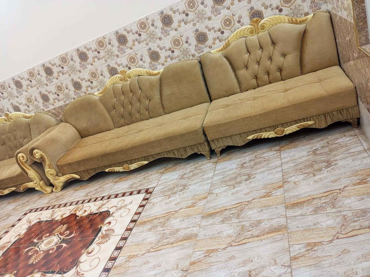 مكلف بالنشر ديوان عشر امتار نضيف حيل السعر 350 وبي مجال تواصل عل رقم  ***********
