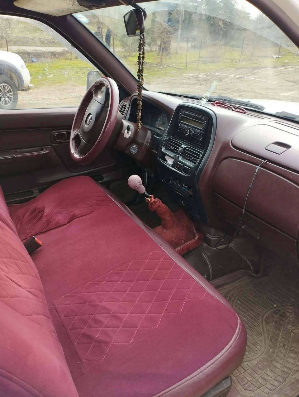 نیسان پیکاب ۲۰۰۷ ناوسوور  تایەی تازە  دووپارچەی رەشە چەمەلغ و بۆنید لەسەر ساغی سەنەوی تاکوو ۲۰۲٨ تازەیە  تایەی تازەیە ، سیعر ۱۲٥ مەعمەلە ،  ژمارەی خاوەنی *********** شوێن هەڵەبجەی تازە
