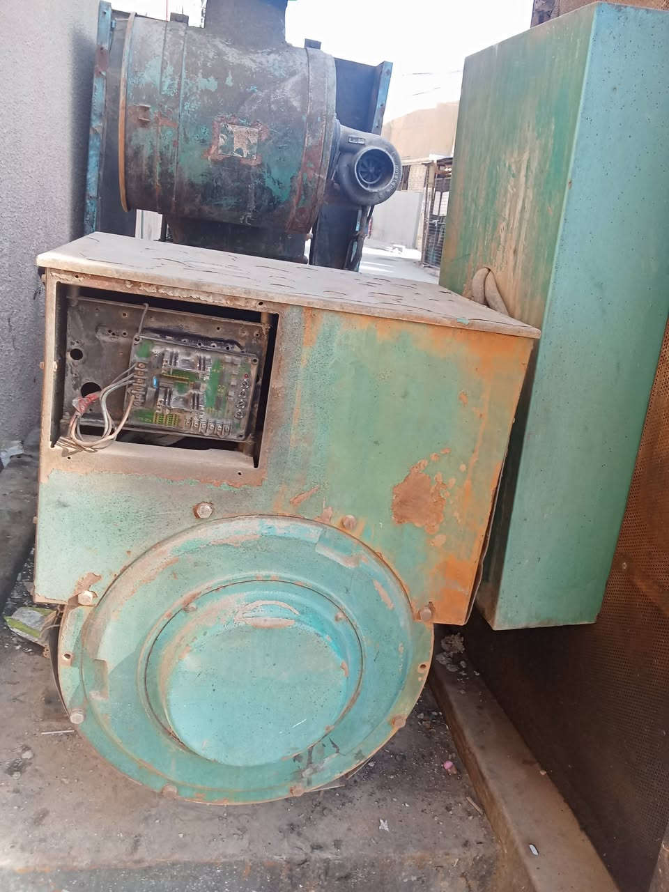 للبيع للبيع مولد كمنز 5 ونص راس توليد 400
الاستفسار ***********
