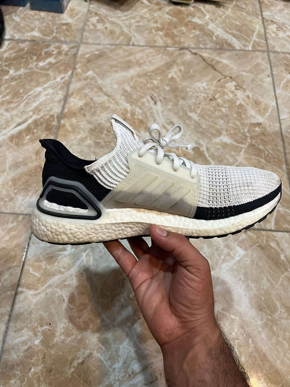 adidas
UltraBoost 19

بالة أوروبية، بشرط النظافة

قياس: ٤٤
طول: ٢٨

- يوجد التوصيل


**إذا كنت صاحب هذا الإعلان وتريد حذفه لأي سبب، رجاءا أرسل رسالة إلى الدعم الفني**
