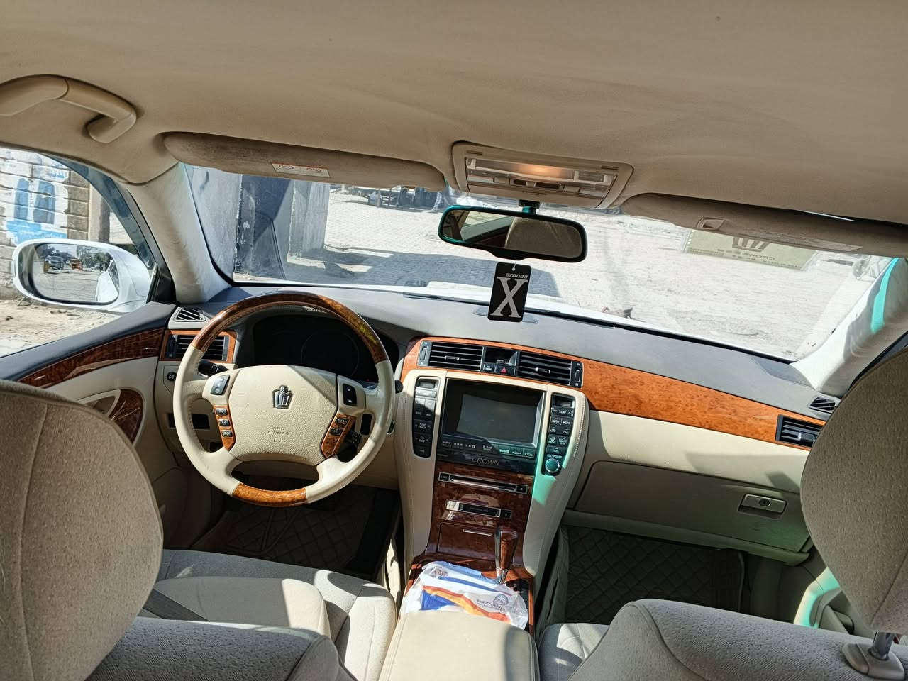 السلام عليكم
كراون شاهينة موديل 2005 الون لولوي

 رقمها بصرة دولي تحويل ثاني 

السيارة كلشي بيها بلادي 

تحوير نجف كير ومكينة بلادي 

3 دكم  السبارة فول عدة الفتحة 

بيها صبغ بالجاملغ الايمن اثر شخوط 

السعر ( 155 ) ورقة 

وبيها مجال بسيط 

***********
