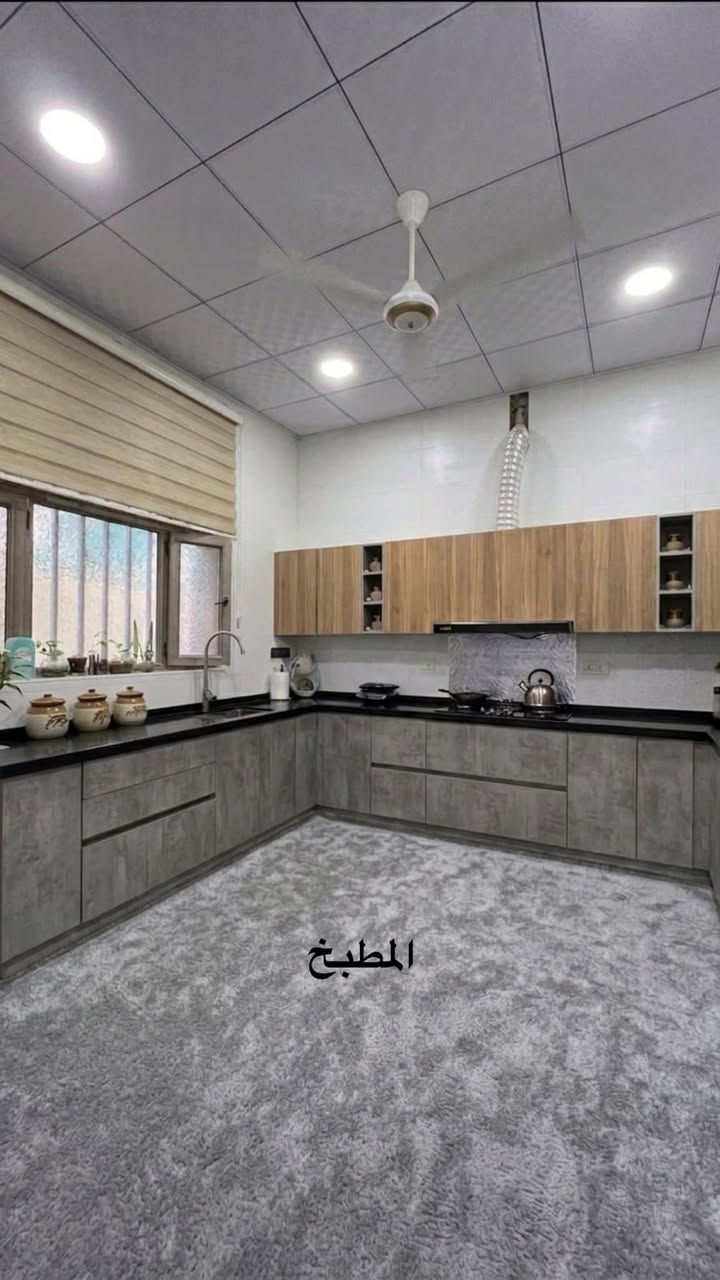 🏠 بيت حديث للبيع في كربلاء - طابقين بمساحة 100 متر ✨
📍 الموقع: كربلاء المقدسة - طريق الحر - حي الزيتون (قرب مدينة ألعاب نوارس كربلاء). المنطقة سكنية، مرتبة جداً، ويمتاز البيت بموقع مميز  من الخدمات.
📐 المواصفات العامة للبيت:
 المساحة الكلية: 100 متر.
 سنة البناء: بناء حديث عام 2025.
 عدد الطوابق: طابقين.
 الشارع: يقع البيت على شارع مبلط وعريض (بعرض 8 متر

⚡ الخدمات المتوفرة:
 [ماء، كهرباء وطنية متوفرة، مجاري، إنترنت] - المنطقة مخدومة بالكامل وقريبة من الأسواق والمدارس.
📜  سند بستنة.
📞 للتواصل والاستفسار والمعاينة:
 آسيا سيل: ***********
 زين عراق: ***********
 أو المراسلة مباشرة عبر الخاص.).
