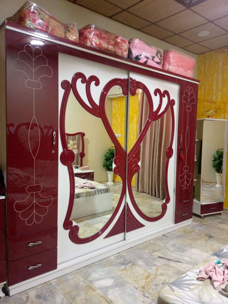 غرفة نوم للبيع نظيفة اي ضرر مابية اي ستفسار اتصل على رقم ***********
