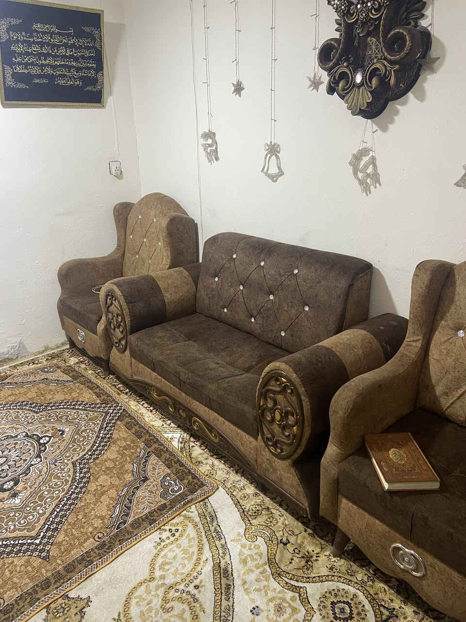 السلام عليكم تخم 10 مقاعد للبيع مالي ضرر السعر 200 وبي مجال على 150 قفل مكاني بغداد الزعفرانيه للاستفسار *********** أو ***********
