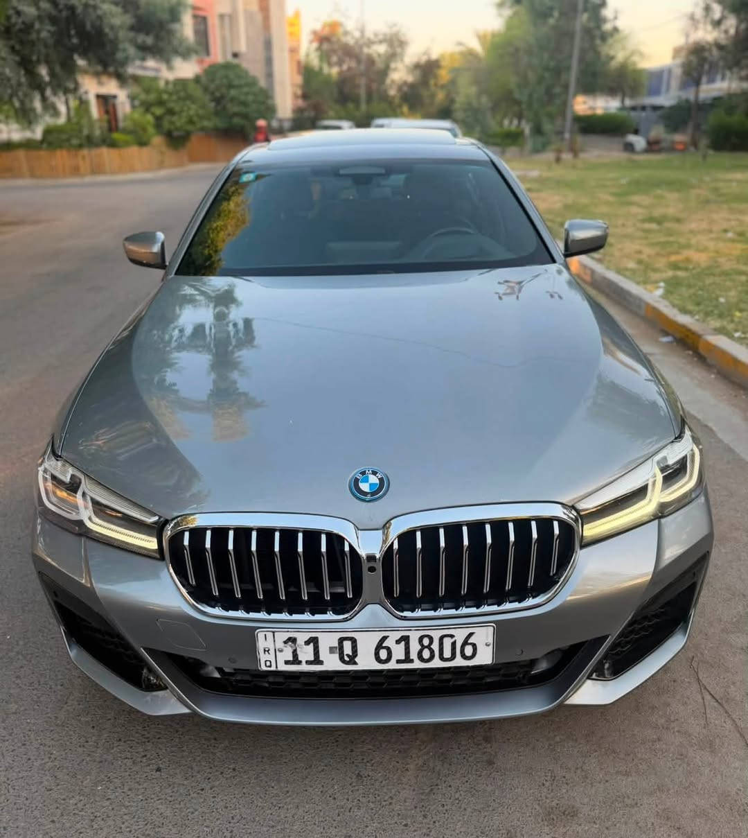 Bmw 530e plug-in
موديل 2023 وارد امريكي 
صور الحادث مرفقة 
رقم بغداد الجديد هزة وسنوية باسمي 
حادث بنيد وباب السايق 
فول الفول 1/1 
فتحة سقف بانوراما 
كشنات جلد وكهرباء وتدفئة
ستيرن هيتر وكهرباء 
شاشة كبيرة كاربلي 
جنطة كهرباء 
السيارة كلش نظيفة بدون نقص
رايدهة ب26,400$ 
وماكو 530e بهذا الموديل وهيج نظافة ونصبة وهيج سعر
***********
