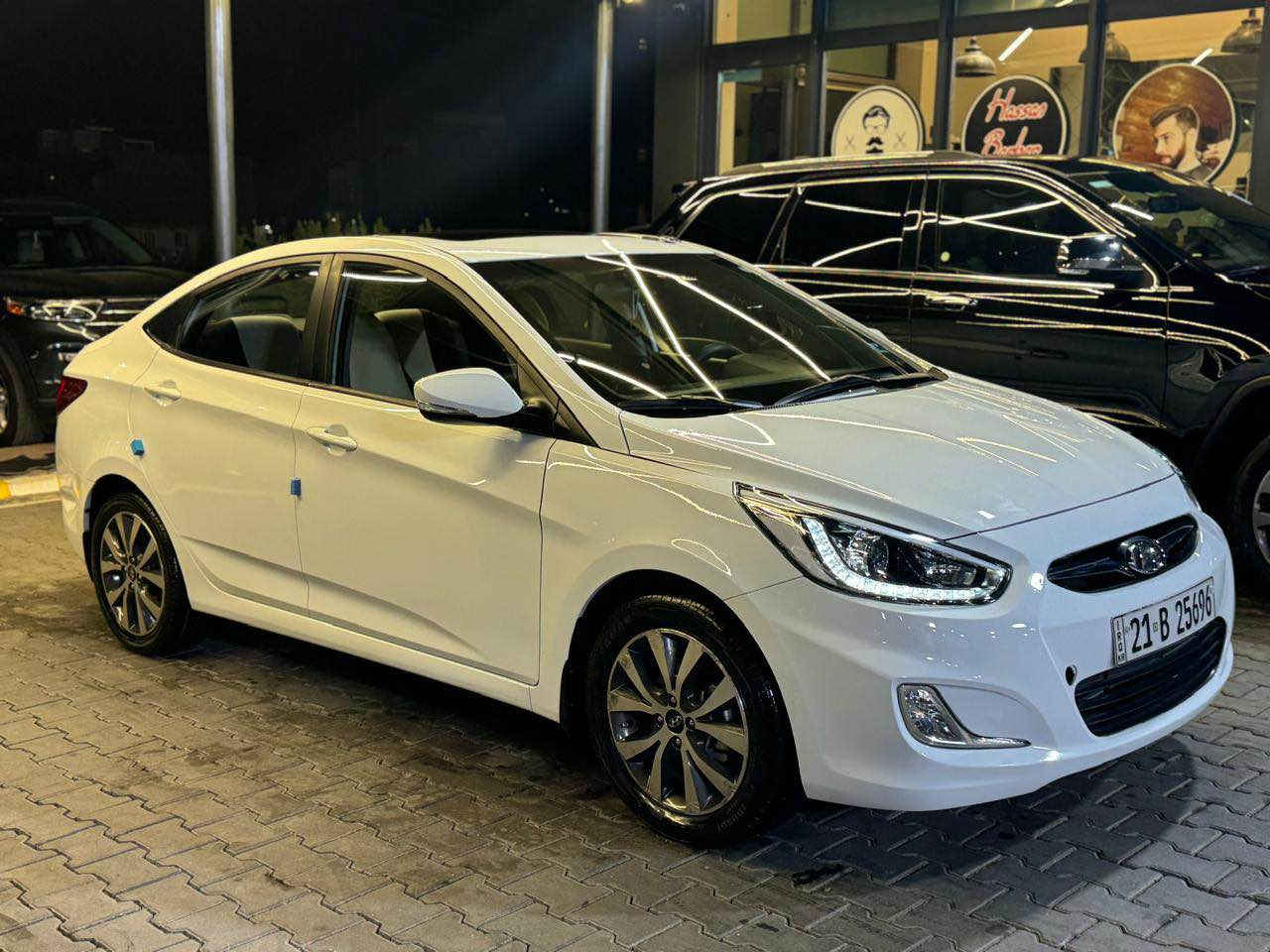 هيوندا ئه كسينت ٢٠١٥ خليجى.  سفرى شه ريكه يه ك ده ست ته نها.٤٢٠٠٠ كم هه قيقى روشتوه فول مواسه فات   مه كينه گه وره سلايد لايت و به گ لايت ليد       ويل كروم شاشه و كاميره  abs بوياخ ته نها بونيت و چه مه له خ و په له يه ك چه مه له خى سايه ق بوياخه بى ناوگرتن  نرخ ١١٧ *********** السليمانية, العراق
