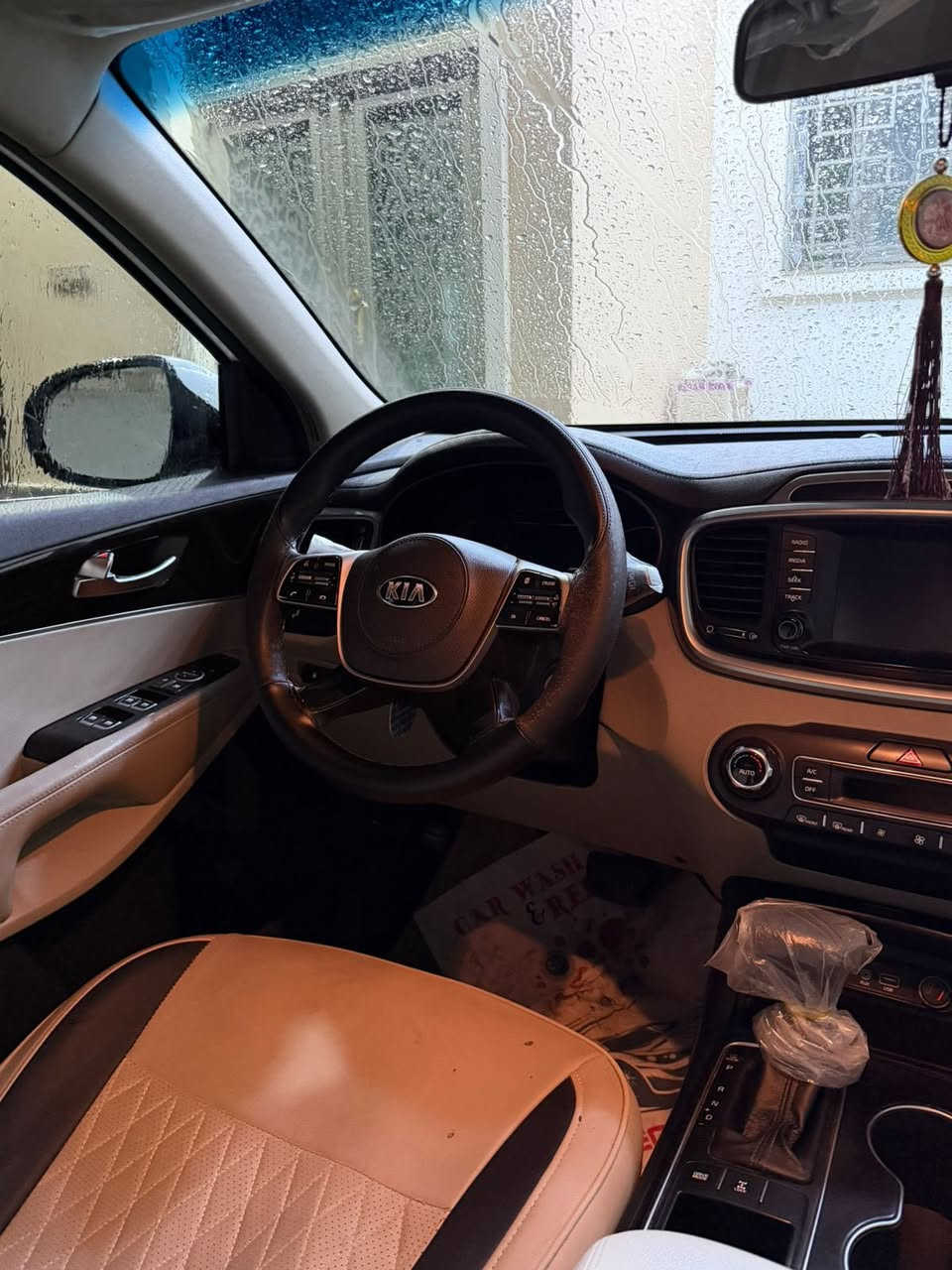 سورنتو موديل ١٩ سيارة مكفولة وسيارة كاعد ونضيفة وصارلي اسبوع من اخذتة اللة شاهد وكلش نضيفة لعلم وارد امريكي  السعر (215) وبية مجال لطيبين  رقم بغداد جديد مكان السيارة الرمادي الزراعة 
 رقم صاحب السيارة ***********
