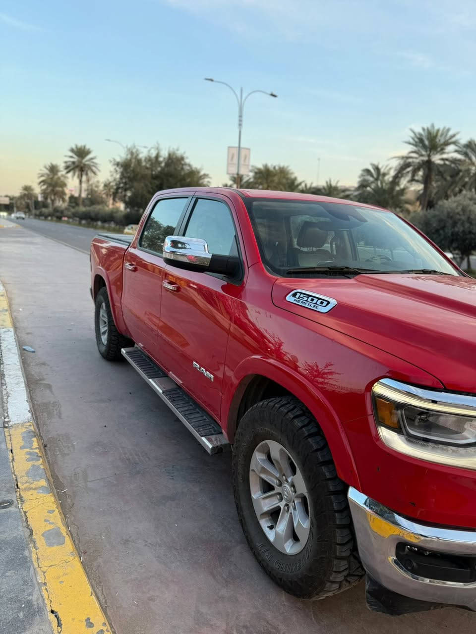 رام لارامي 
موديل ٢٠٢٢ باب كبير بدي قصير 
وارد امريكي حادث خلفي باب البدي مبدل ومصبوغ وربع الجاملغ مصبوغ+ جاملغ بدي بارد  بدون ايرباك
محرك ٨ سلندر rt 5700
ماشية49000K
مواصفات:-
كشن خزن ميموري
كشنات جلد مختمة لارامي
كشنات تحكم كهرباء
كشنات تدفئة تبريد
ستيرن تدفئة
جكمجة دبل 
سكليتر تحكم كهرباء يصعد وينزل
قاصة خزن خلفية عالجهتين
شاشة حجم كبير
شاشة كاربلي وايرلس
حساسات خلفية
حساسات امامية
رادار امامي 
رادار توقف خلفي
تحكم بمسافة الرادار
تحكم بنوعية الدفع
تراكشن كونترول دوستين
جكمجة راكب ثنين 
نقاط كهرباء بلك داخل وخارج السيارة
كشنات خلفي كلاب للتخزين الداخلي
مري كهرباء تحكم كهرباء 
مري تحكم عالR تنزل
جامة خلفية كهرباء 
اضافة دواسة
وكفر بدي كلاب نوعية جيدة
تايرات جديدة جبلية
صدر جديد
تبريد ممتاز 
دهن جديد
السعر:34000$
مكان السيارة بغداد الحارثية
رقم صاحب السيارة ***********
