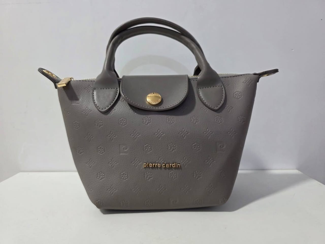 Pierre Cardin حقيبة ماركة
سعر 15


**إذا كنت صاحب هذا الإعلان وتريد حذفه لأي سبب، رجاءا أرسل رسالة إلى الدعم الفني**