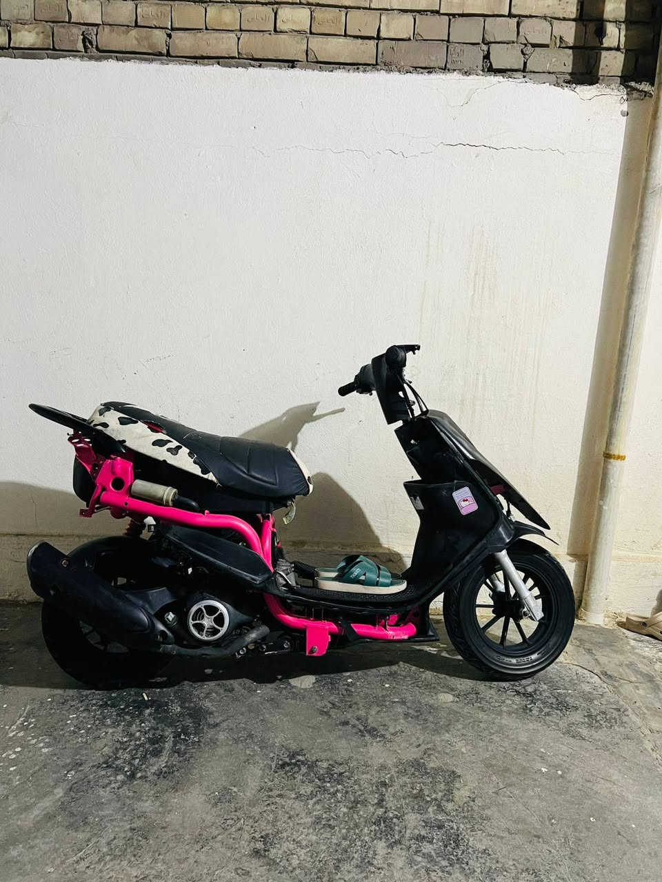 سلام عليكم الدراجة لبيع فقط
مكينة مفتوحة بيهة بوشة بلادية مابيهة اي صوت
التزويد
صدر قزم
قبق فلاوين
قطرة دهن
ستاند صفح
شوتة مال أربعة اصلية

الدراجة نكرة بكل وقت
السعر ٤٠٠ وبيهة مجال
مكان بغداد الدوره
متواجد واتساب فقط ***********
